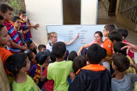 Foto tomada de http://www.handicapeesaghbala.org/empieza-campo-de-trabajo-voluntario-y-social-en-el-proyecto-aghbala15/